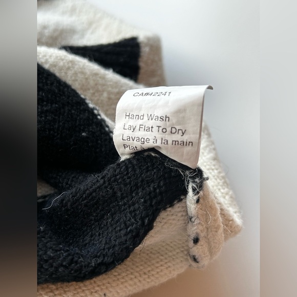 Lyla + Luxe Sweater - Picture 7 of 7